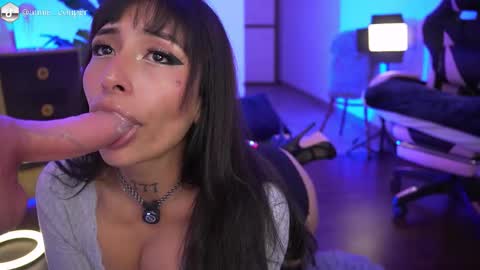 Annie online show from March 5, 8:26 pm