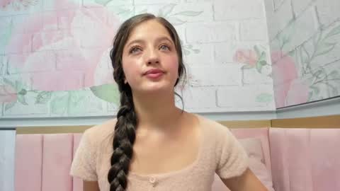 annie_cute18 online show from February 12, 3:51 am