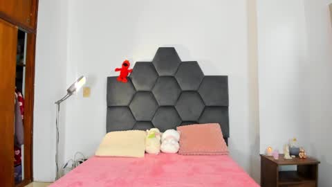 Annie online show from February 6, 8:13 pm