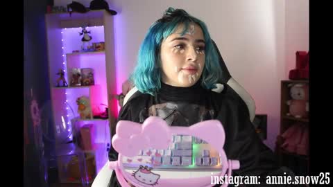 Snapshot of annie_snow_ chatting on January 13, 8:15 pm JEANNE no olvides seguirme dont forget follow me uu online show from January 13, 8:15 pm