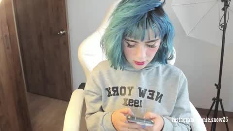 Snapshot of annie_snow_ chatting on January 31, 9:48 pm JEANNE no olvides seguirme dont forget follow me uu online show from January 31, 9:48 pm