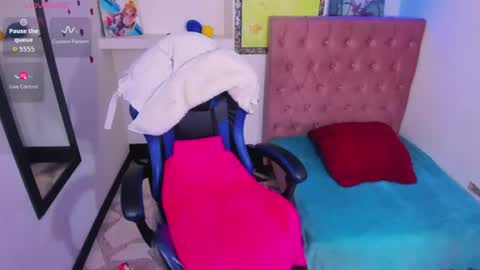 Anniee online show from July 15, 1:49 pm