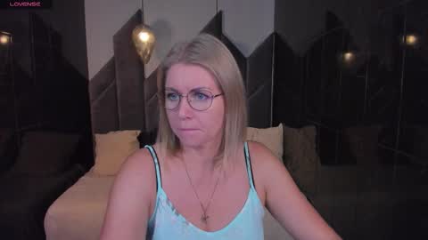 Snapshot of annielight chatting on September 11, 5:52 am Annie online show from September 11, 5:52 am