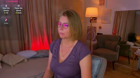 Annie online show from June 12, 8:44 am