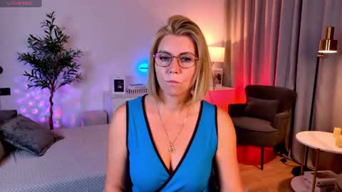 Annie online show from August 3, 6:50 am