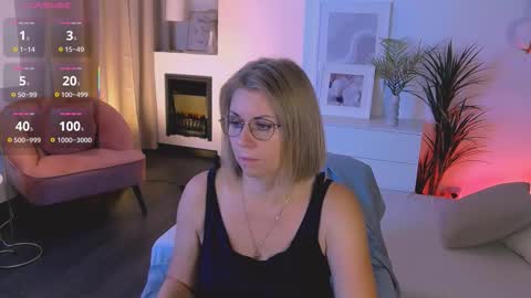 Snapshot of annielight chatting on October 6, 5:46 am Annie online show from October 6, 5:46 am