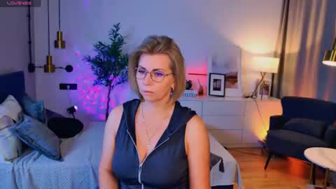 Annie online show from June 15, 5:40 am