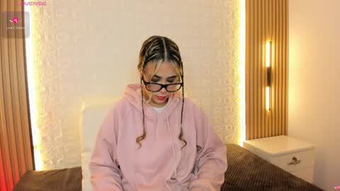 Anny  online show from June 5, 1:06 pm