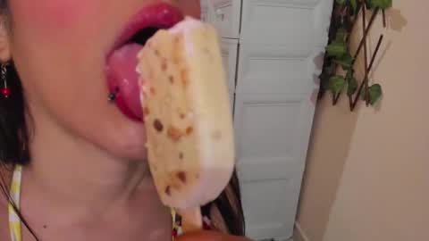 Annyluna online show from February 8, 2:04 am