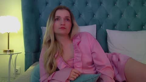 annyraii online show from March 15, 6:10 pm