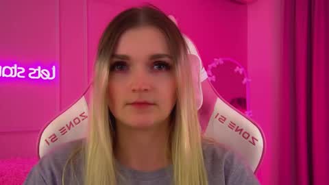 annyraii online show from February 6, 6:33 pm