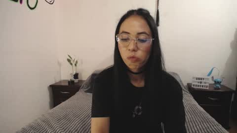 Snapshot of annyroberts_89 chatting on February 13, 12:24 am Anny online show from February 13, 12:24 am