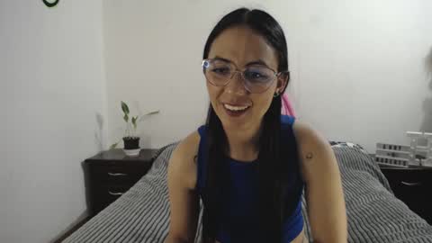 Snapshot of annyroberts_89 chatting on December 8, 7:32 pm Anny online show from December 8, 7:32 pm