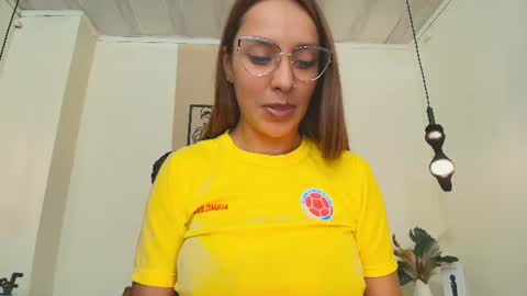 AnnyXhot online show from June 17, 1:01 pm