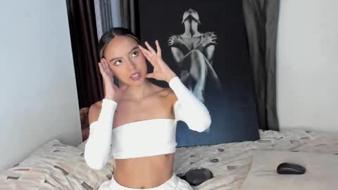 anotella_aa online show from May 15, 11:07 pm