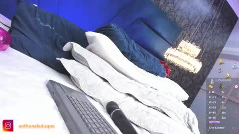 anthonelaDuque online show from March 14, 5:52 am