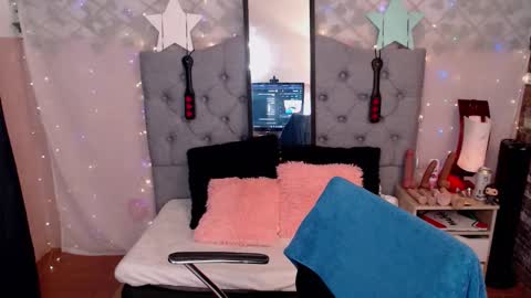 antolyh_c online show from December 17, 1:26 pm