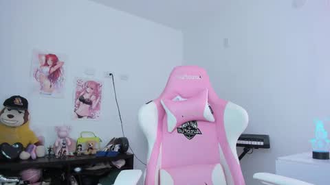 Snapshot of antonella_28_ chatting on September 15, 11:01 pm Antonella online show from September 15, 11:01 pm