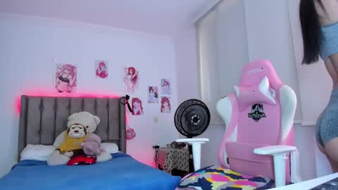 Snapshot of antonella_28_ chatting on December 17, 8:32 pm Antonella online show from December 17, 8:32 pm