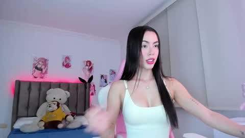 Snapshot of antonella_28_ chatting on December 9, 12:56 am Antonella online show from December 9, 12:56 am