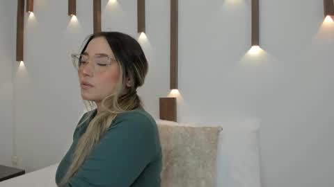 Snapshot of antonella_cutie_ chatting on January 27, 12:16 pm A N T O N E L L A online show from January 27, 12:16 pm