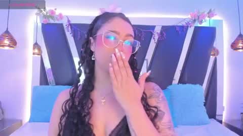 A N T O N E L L E  online show from June 25, 11:34 am
