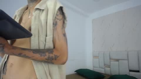 antony_d_ossa online show from June 1, 8:21 pm
