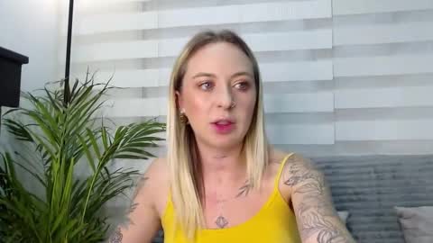 Antonia online show from November 17, 4:02 am