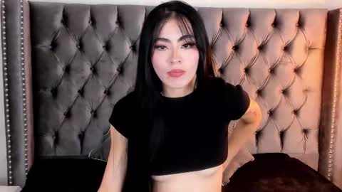 anya_belth online show from June 16, 7:37 pm