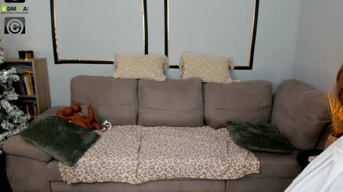 Anya online show from December 16, 3:51 pm