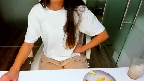 Anya online show from April 30, 11:48 am