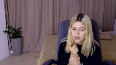 ApheliaStar online show from November 22, 3:15 pm