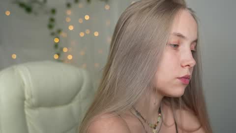 Snapshot of appr0ved chatting on December 10, 2:28 pm REYNA next stream on December 3rd online show from December 10, 2:28 pm