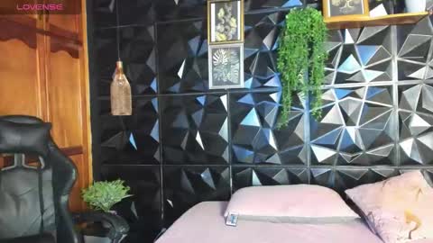 apprilfoxx online show from February 4, 11:46 am