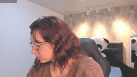 Snapshot of april_dumont chatting on September 30, 11:49 am April online show from September 30, 11:49 am