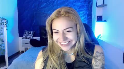 Snapshot of april_dumont chatting on December 3, 12:05 pm April online show from December 3, 12:05 pm