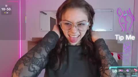 Snapshot of april_dumont chatting on September 13, 4:26 pm April online show from September 13, 4:26 pm