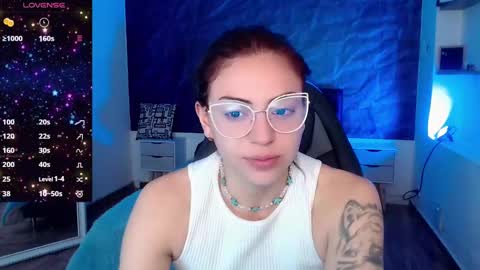 Snapshot of april_dumont chatting on December 11, 11:51 am April online show from December 11, 11:51 am