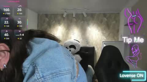 Snapshot of april_dumont chatting on October 1, 1:16 pm April online show from October 1, 1:16 pm