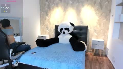 Snapshot of april_dumont chatting on October 5, 4:39 am April online show from October 5, 4:39 am