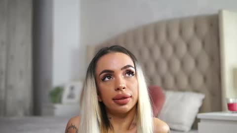 Laura online show from November 28, 6:44 pm