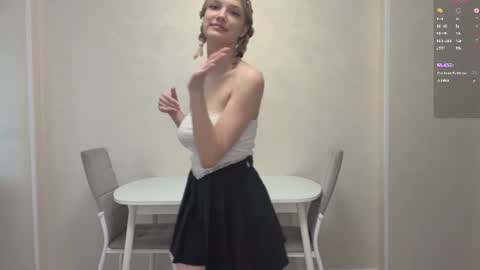 Caroline online show from July 21, 3:24 pm