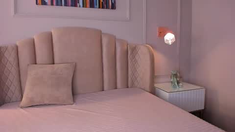 Snapshot of aria_greco chatting on February 9, 3:32 am Aria online show from February 9, 3:32 am