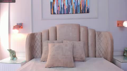 Snapshot of aria_greco chatting on December 12, 3:10 am Aria online show from December 12, 3:10 am