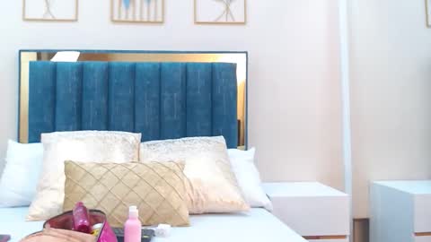aria online show from May 2, 12:19 pm