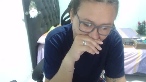 ...Ariana... online show from December 1, 6:21 pm