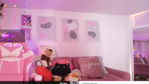 Snapshot of ariana_bae_ chatting on March 12, 11:54 pm   online show from March 12, 11:54 pm