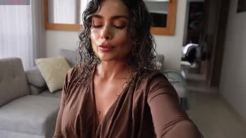 cristina online show from April 26, 9:45 pm