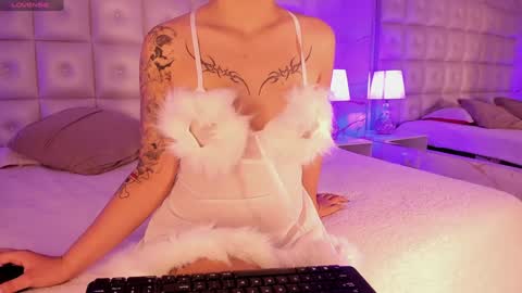 Snapshot of ariana_villada chatting on January 13, 3:23 am Ari online show from January 13, 3:23 am