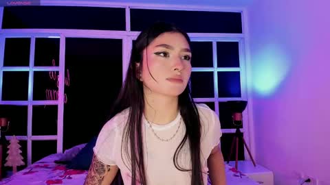 Snapshot of ariana_villada chatting on December 15, 3:45 am Ari online show from December 15, 3:45 am